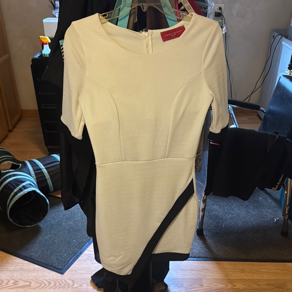 AKIRA Cream Sheath Mini Dress Short Sleeve Crew Neck